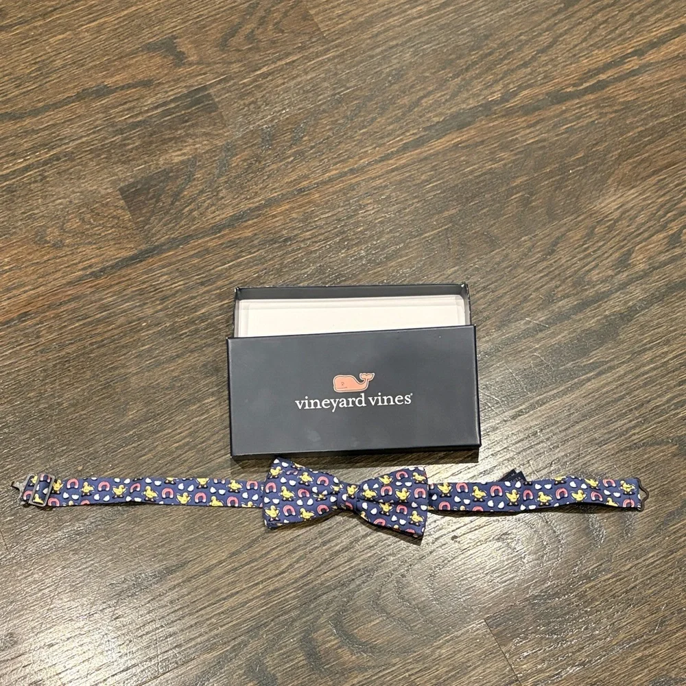 Boys- Vineyard Vines “chick magnet” adjustable clip on bow tie